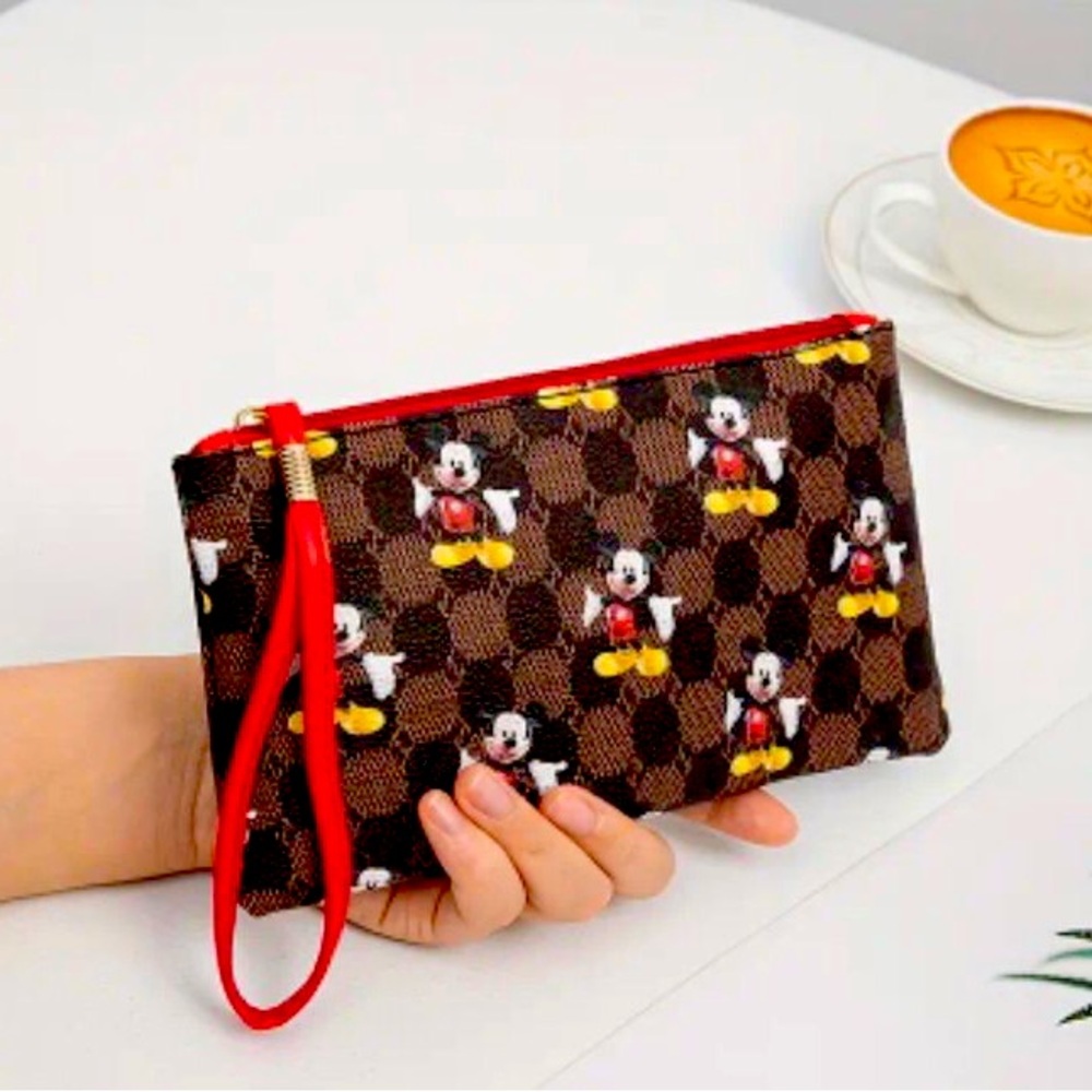 Pretty Disney wallet 😍♥️
